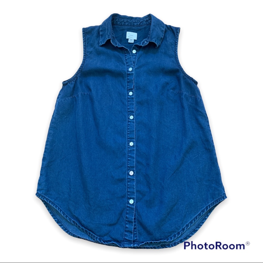 ✨ A New Day Button Down Denim Sleeveless Top - XS